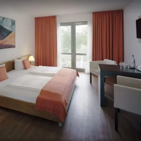 מלון Akademiehotel 3*